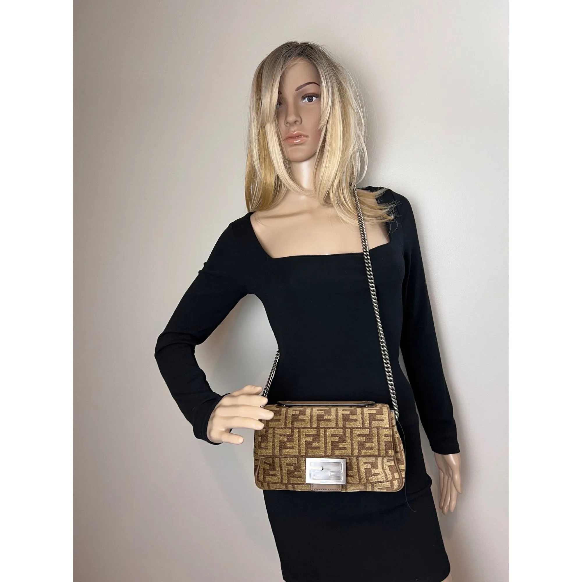 Fendi Chenille Vitello Seta FF midi Chain Baguette Sand Shoulder Bag