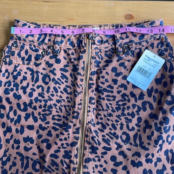 FREE PEOPLE Zip It Up Leopard Cheetah Printed Mini Skirt Size 26 NWT