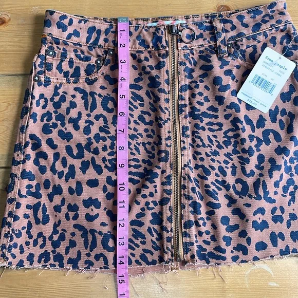 FREE PEOPLE Zip It Up Leopard Cheetah Printed Mini Skirt Size 26 NWT