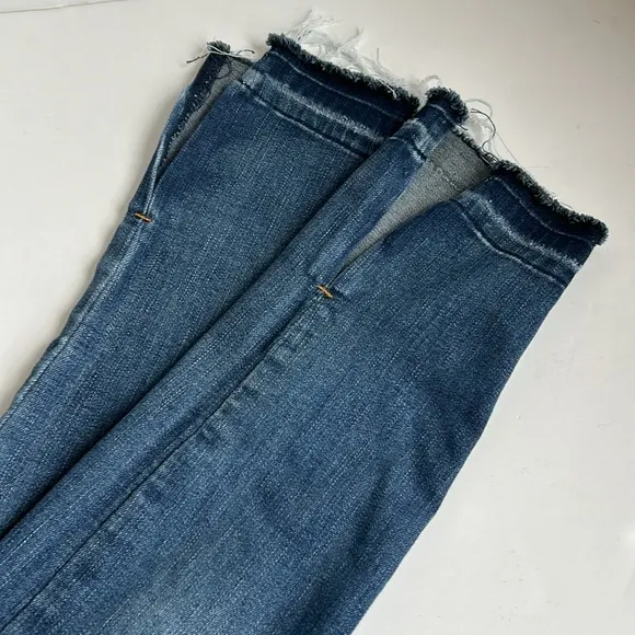 Judy Blue Sharon High Rise Released Hem Skinny blue jean zip closure