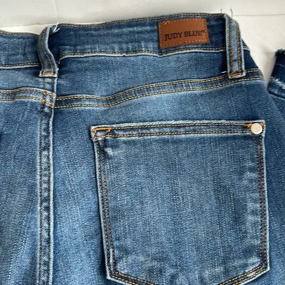 Judy Blue Sharon High Rise Released Hem Skinny blue jean zip closure