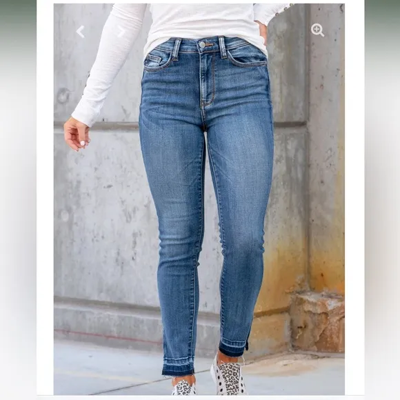 Judy Blue Sharon High Rise Released Hem Skinny blue jean zip closure