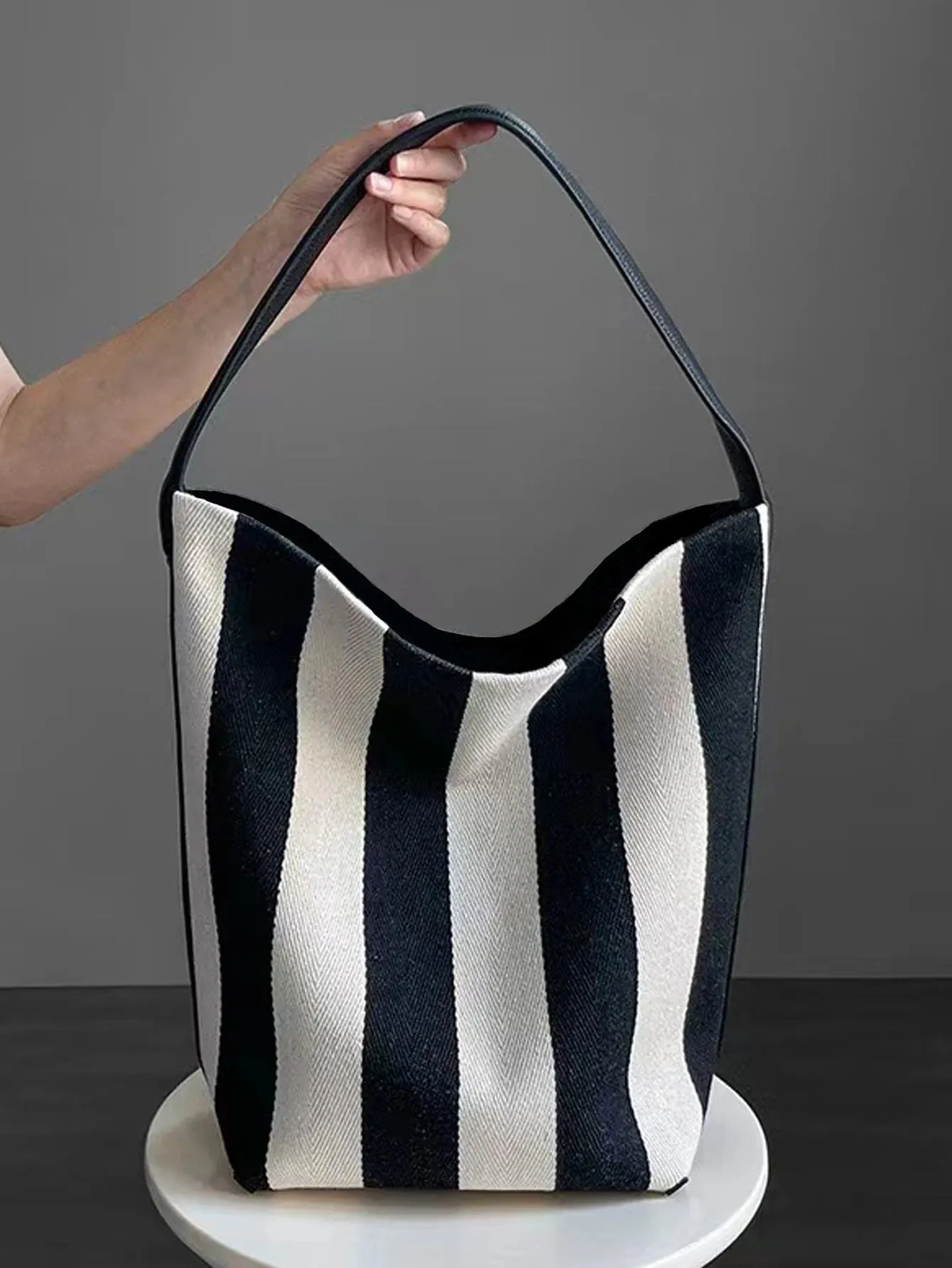 Kawaii Striped Canvas Bucket Bag 👜✨ - Large Capacity Commuting Tote for Trendy Women 🌈💕