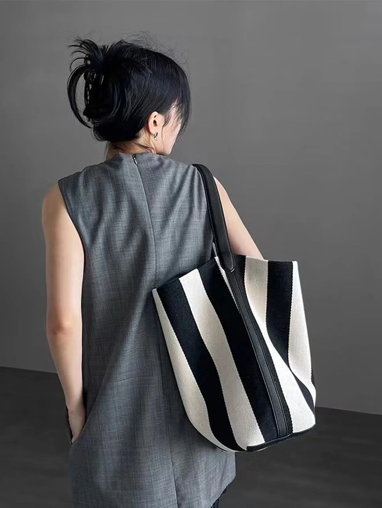 Kawaii Striped Canvas Bucket Bag 👜✨ - Large Capacity Commuting Tote for Trendy Women 🌈💕