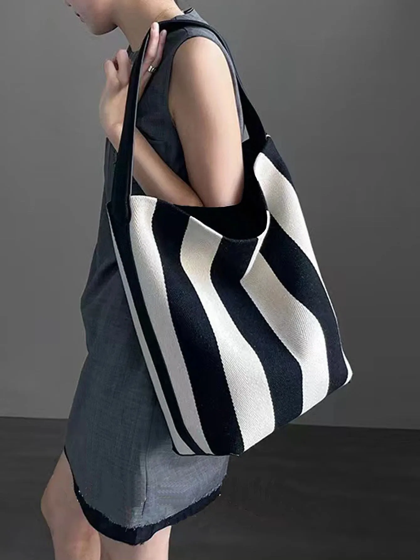 Kawaii Striped Canvas Bucket Bag 👜✨ - Large Capacity Commuting Tote for Trendy Women 🌈💕