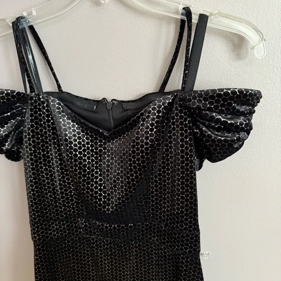 Laundry By Shelli Segal Black Velvet Off the Shoulder Sheath Dress Size 0