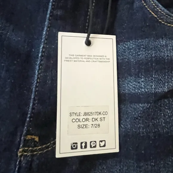 NWT Judy Blue dark wash high waist raw hem cropped jean. Size 7 (28)