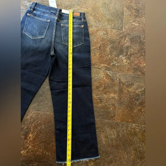 NWT Judy Blue dark wash high waist raw hem cropped jean. Size 7 (28)