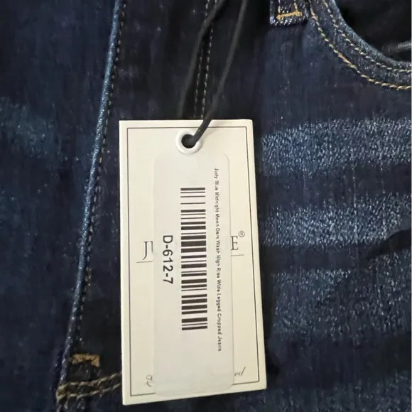 NWT Judy Blue dark wash high waist raw hem cropped jean. Size 7 (28)