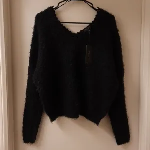 NWT, Romeo   Juliet Couture Pull Over Sweater