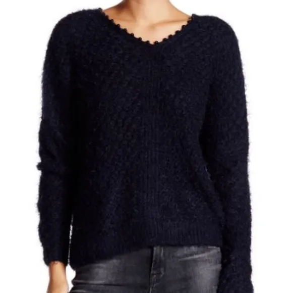 NWT, Romeo   Juliet Couture Pull Over Sweater