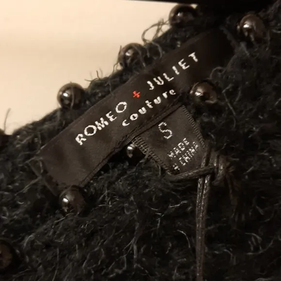 NWT, Romeo   Juliet Couture Pull Over Sweater