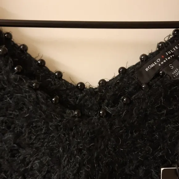 NWT, Romeo   Juliet Couture Pull Over Sweater