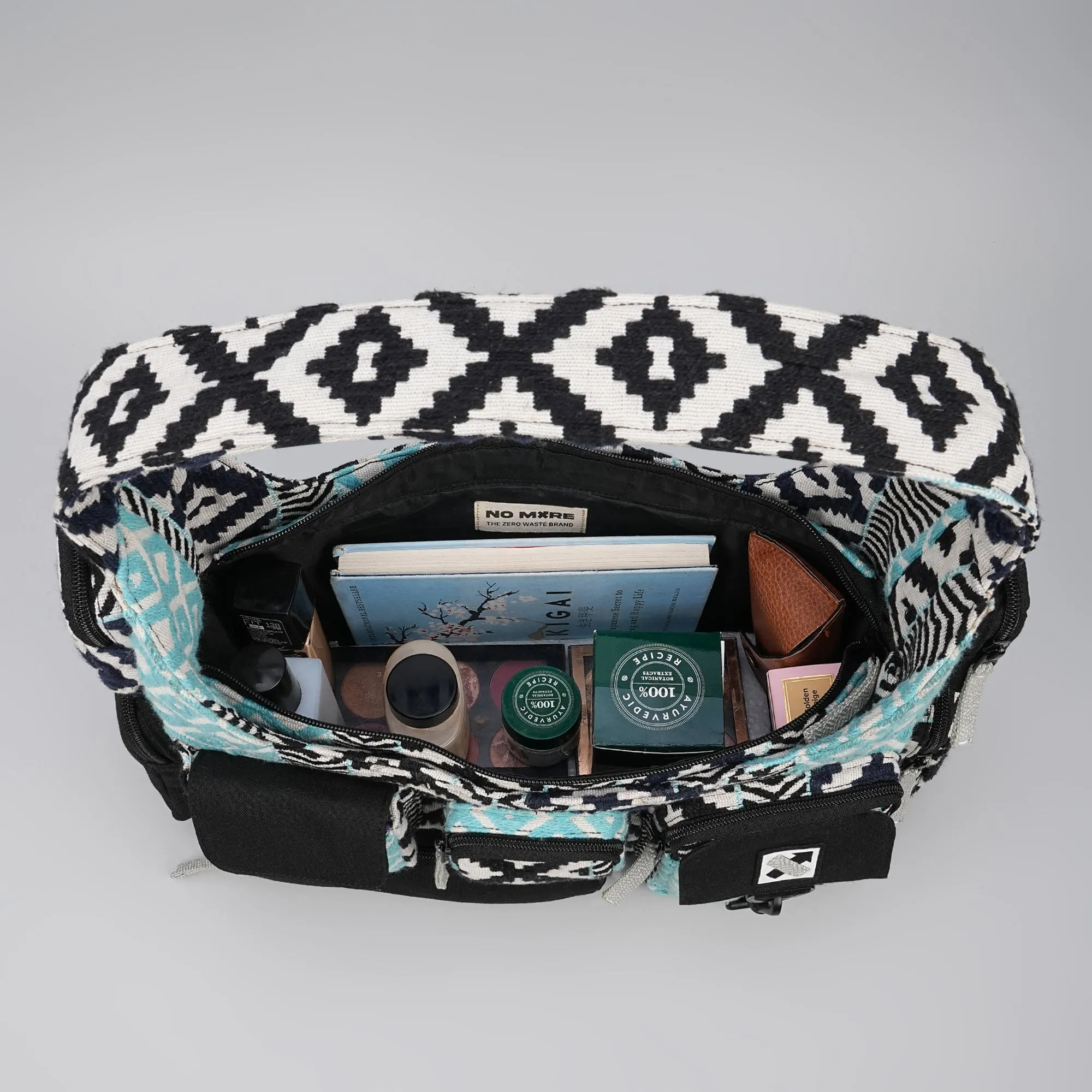 POCKET CLUSTER 243.160 SHOULDER BAG