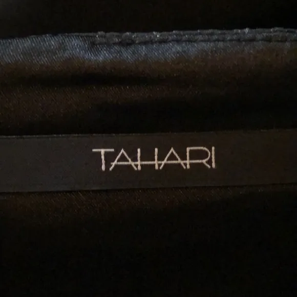 Tahari Black Textured Panelled Pencil Skirt - Size 12