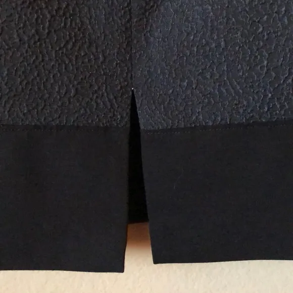 Tahari Black Textured Panelled Pencil Skirt - Size 12