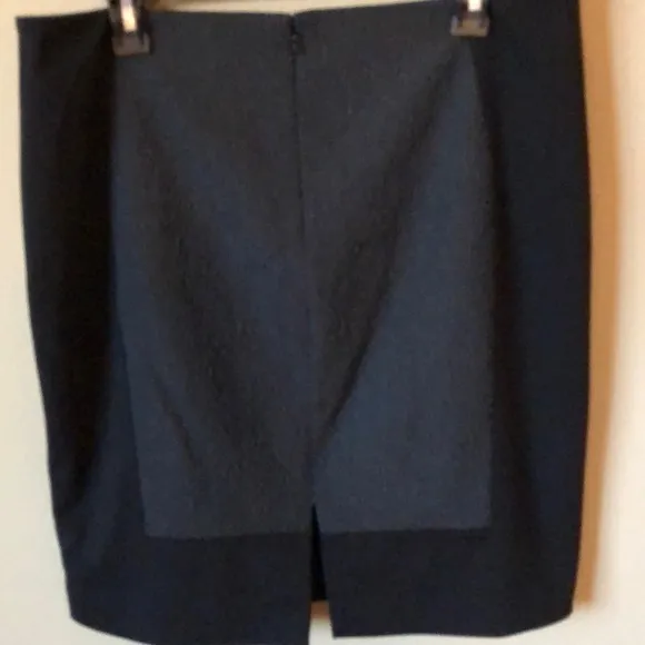 Tahari Black Textured Panelled Pencil Skirt - Size 12