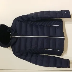 Tommy Hilfiger Featherweight Packable 90% Down Jacket in Navy