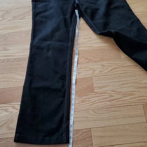 White House Black Market Blanc bootleg jean