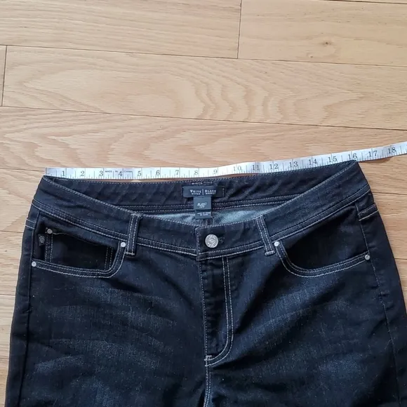 White House Black Market Blanc bootleg jean