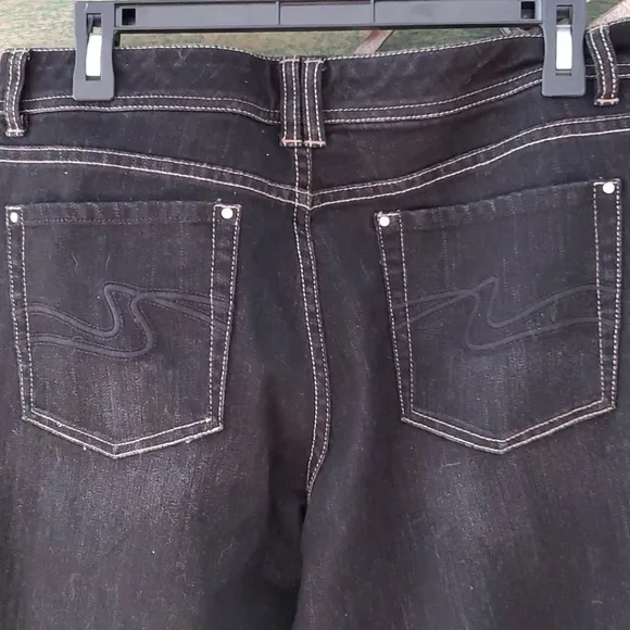 White House Black Market Blanc bootleg jean