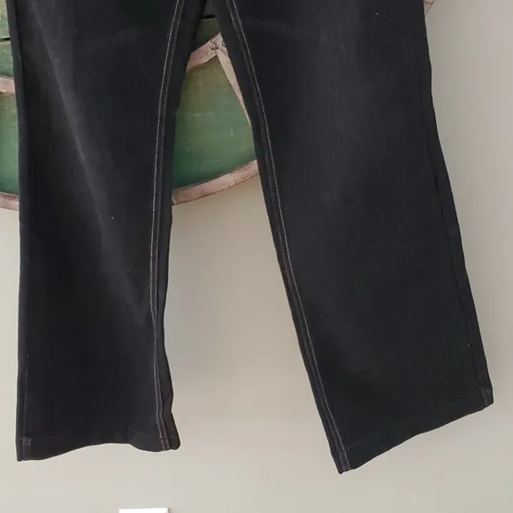 White House Black Market Blanc bootleg jean