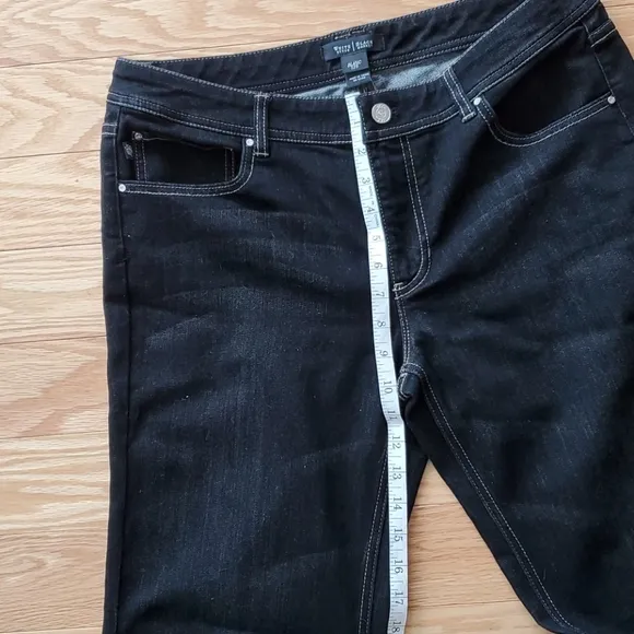 White House Black Market Blanc bootleg jean